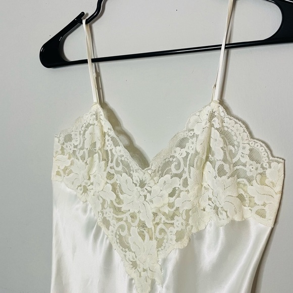 VTG Victoria's Secret Ivory Satin Lace Chemise Size M - Picture 6 of 10